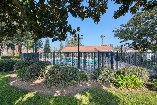 1957 W Santa Ana Avenue, Fresno, CA 93705