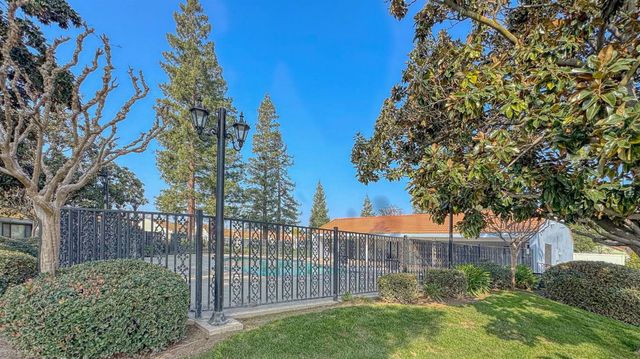 1957 W Santa Ana Avenue, Fresno, CA 93705