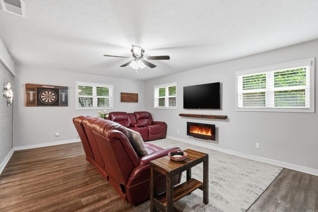 1401 Crystal Drive, Benton, AR 72015