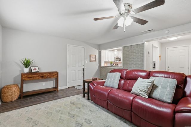 1401 Crystal Drive, Benton, AR 72015