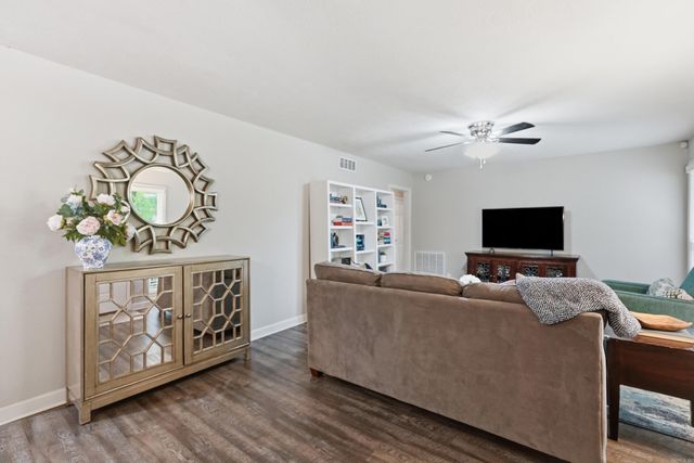 1401 Crystal Drive, Benton, AR 72015