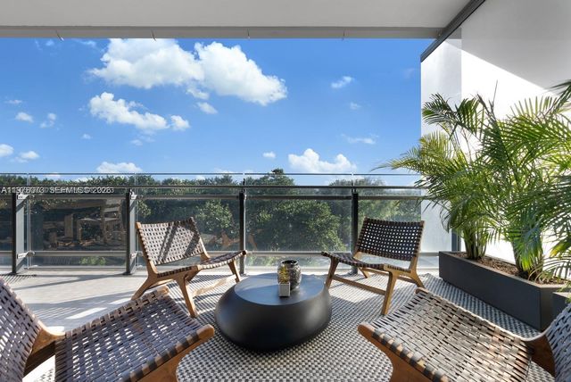 8701 Collins Ave 404, Miami Beach, FL 33154