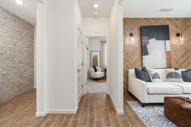 6765 E Oslin Avenue, Fresno, CA 93727