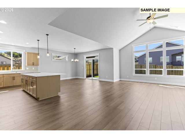 656 Ne TRILLIUM Dr, Estacada, OR 97023