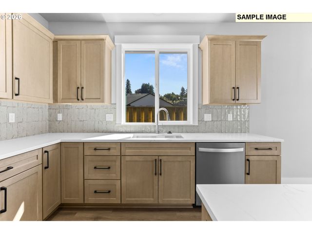 656 Ne TRILLIUM Dr, Estacada, OR 97023