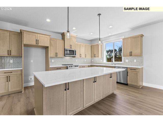 656 Ne TRILLIUM Dr, Estacada, OR 97023