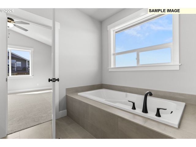 656 Ne TRILLIUM Dr, Estacada, OR 97023
