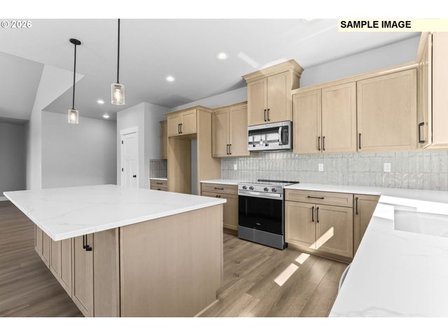 656 Ne TRILLIUM Dr, Estacada, OR 97023
