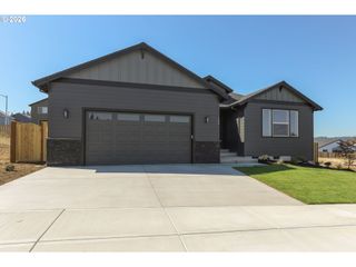 656 Ne TRILLIUM Dr, Estacada, OR 97023