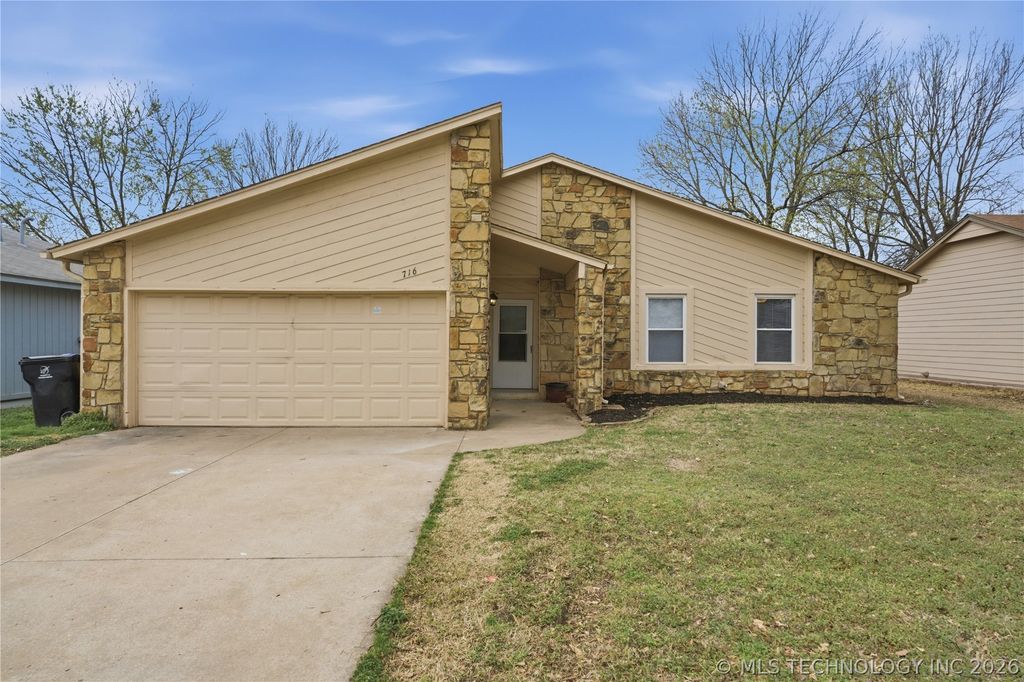 1716 N Butternut Avenue, Broken Arrow, OK 74012
