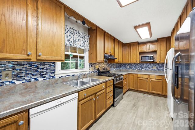 102 Stacybrook Drive SE, Concord, NC 28025