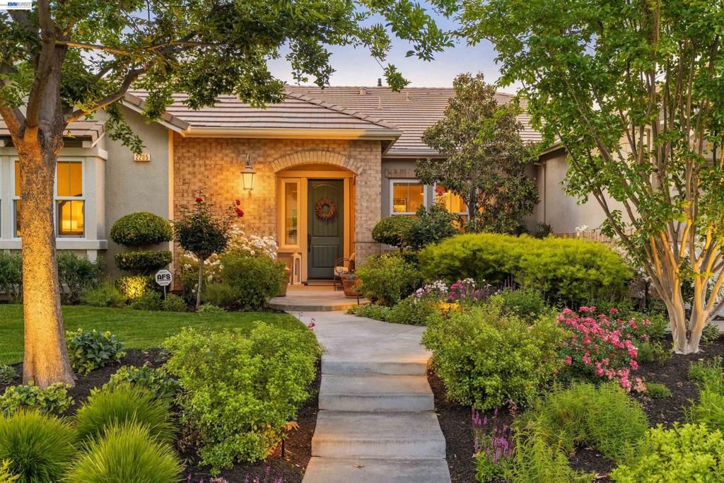 Image 1 of property listing at 2205 Cameron Cir, Pleasanton, CA 94588