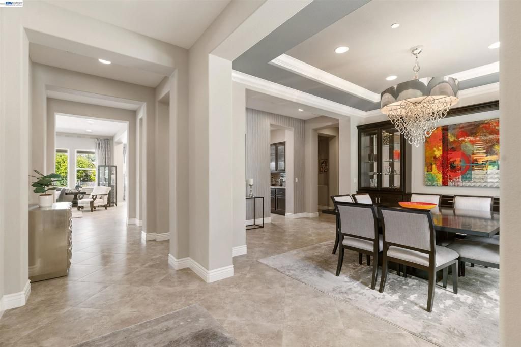 Image 10 of property listing at 2205 Cameron Cir, Pleasanton, CA 94588