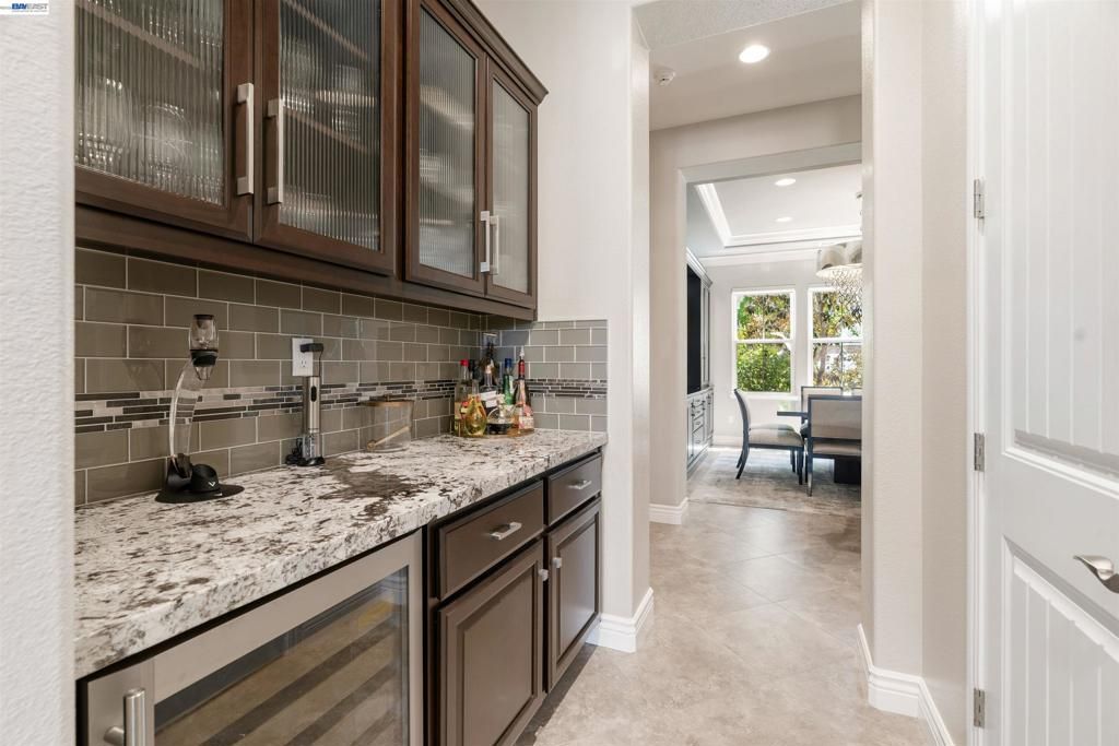 Image 11 of property listing at 2205 Cameron Cir, Pleasanton, CA 94588