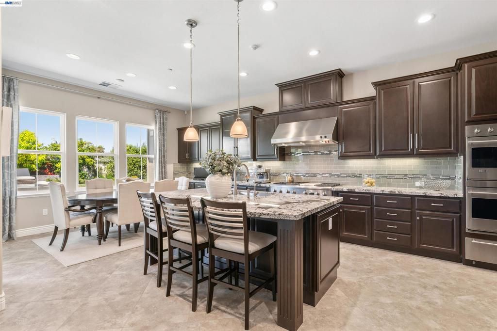 Image 13 of property listing at 2205 Cameron Cir, Pleasanton, CA 94588