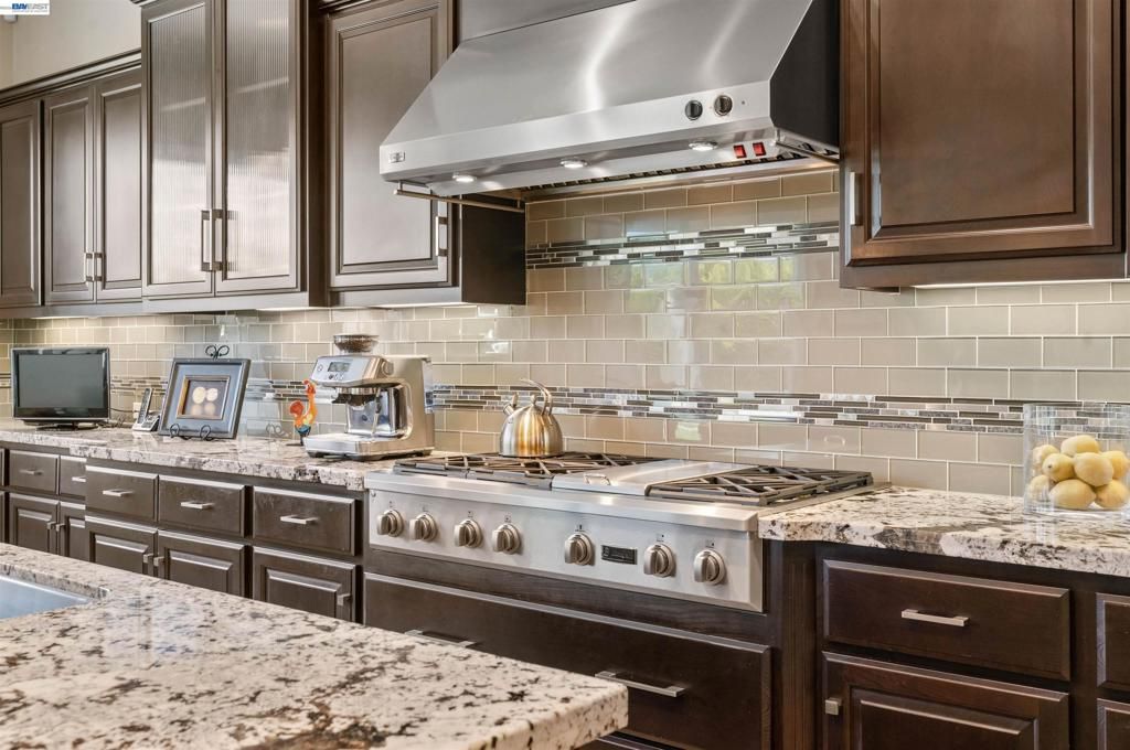 Image 16 of property listing at 2205 Cameron Cir, Pleasanton, CA 94588