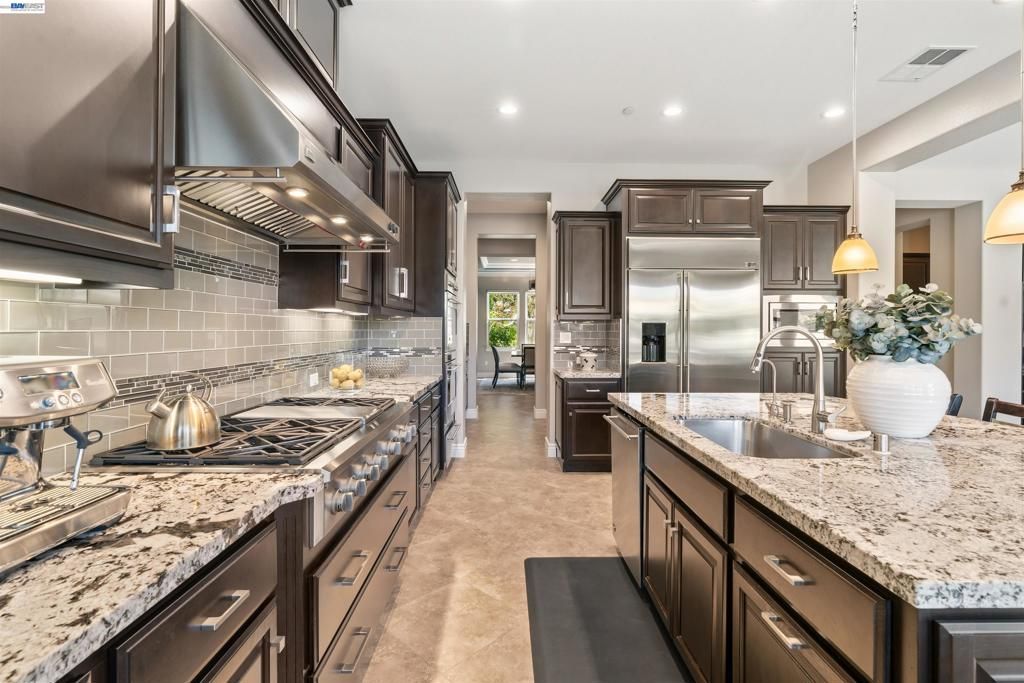 Image 17 of property listing at 2205 Cameron Cir, Pleasanton, CA 94588