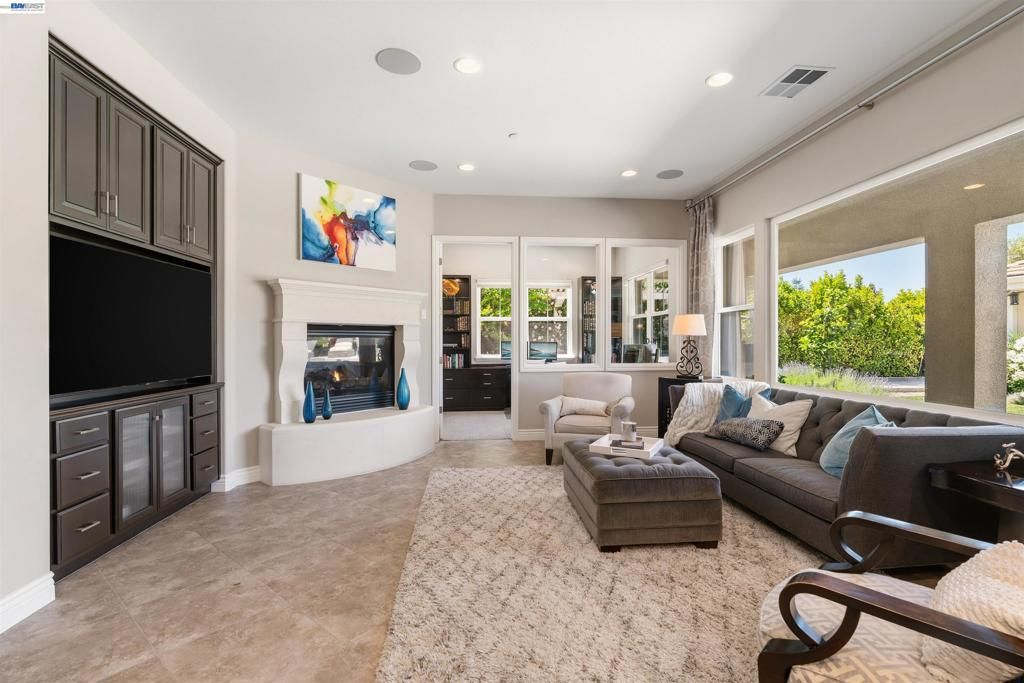 Image 19 of property listing at 2205 Cameron Cir, Pleasanton, CA 94588