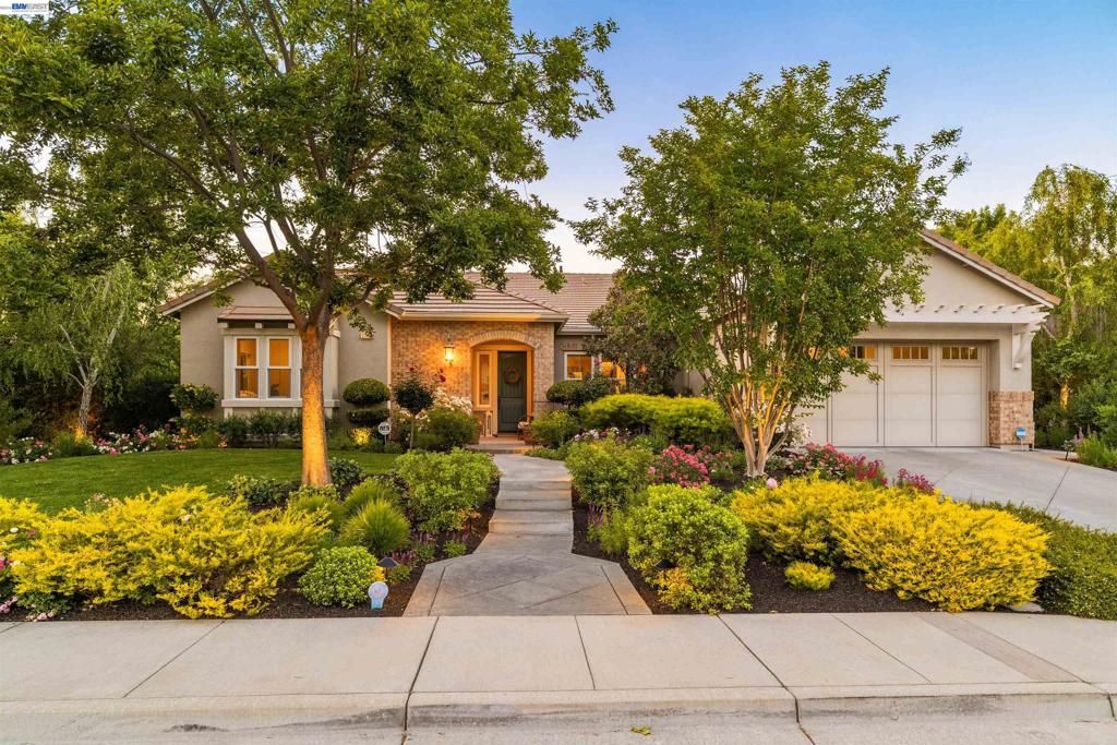 Image 2 of property listing at 2205 Cameron Cir, Pleasanton, CA 94588