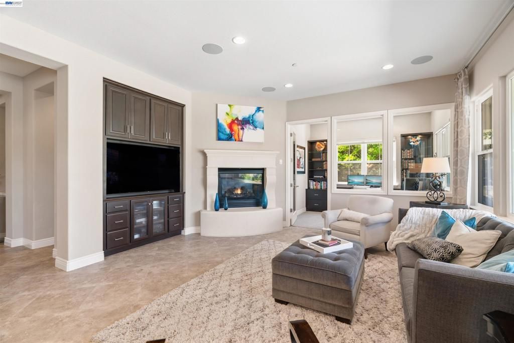 Image 20 of property listing at 2205 Cameron Cir, Pleasanton, CA 94588