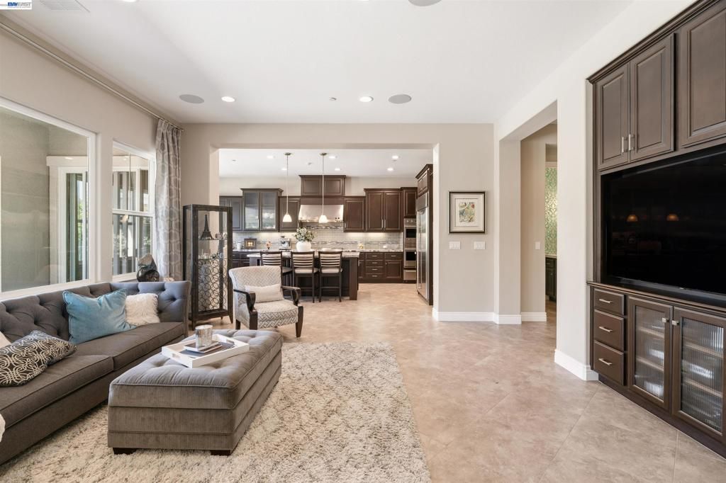 Image 22 of property listing at 2205 Cameron Cir, Pleasanton, CA 94588