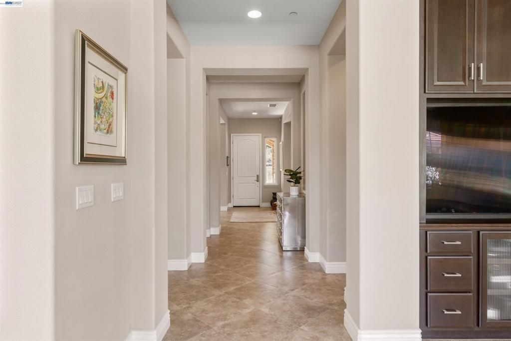 Image 23 of property listing at 2205 Cameron Cir, Pleasanton, CA 94588