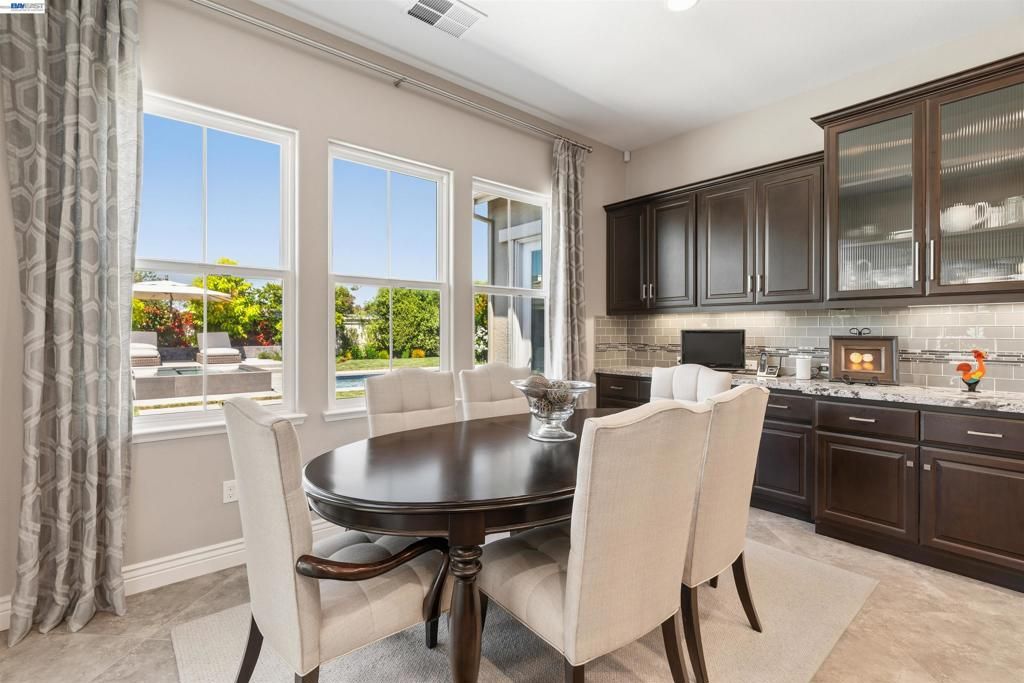 Image 26 of property listing at 2205 Cameron Cir, Pleasanton, CA 94588