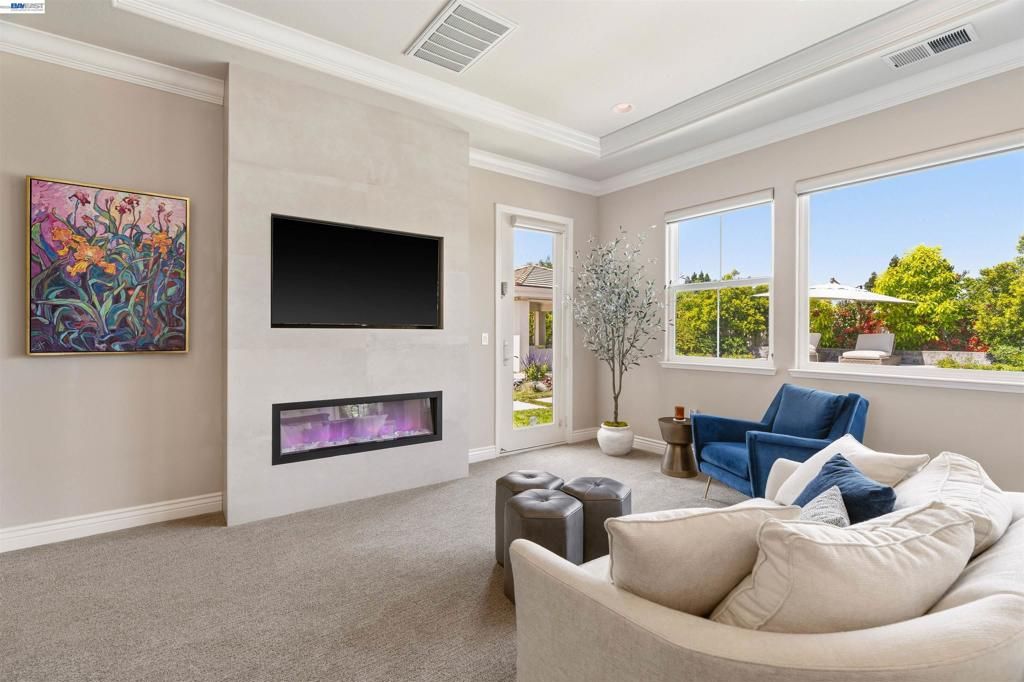 Image 27 of property listing at 2205 Cameron Cir, Pleasanton, CA 94588