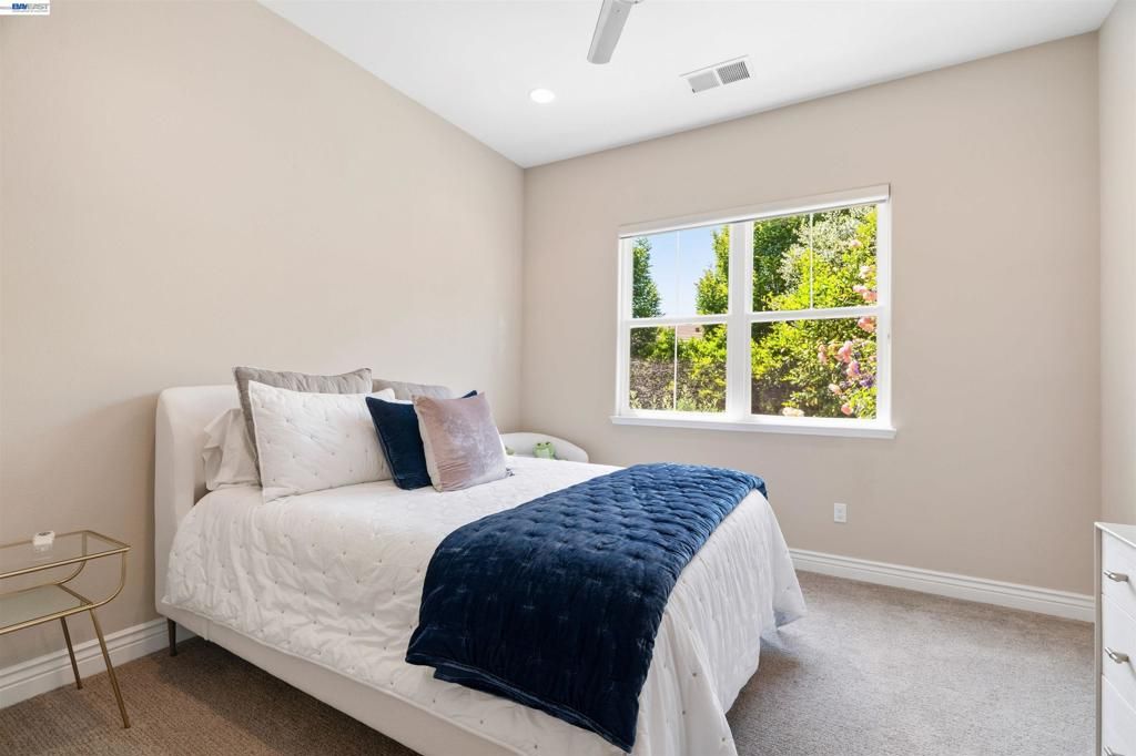 Image 36 of property listing at 2205 Cameron Cir, Pleasanton, CA 94588