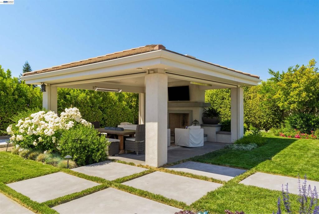 Image 46 of property listing at 2205 Cameron Cir, Pleasanton, CA 94588