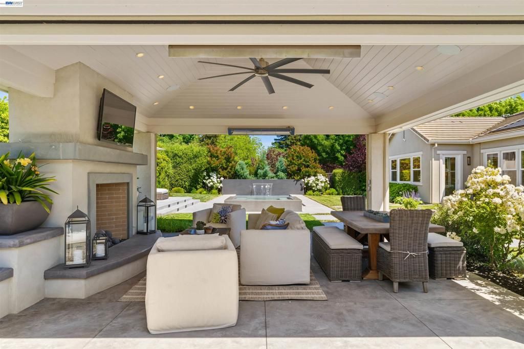 Image 47 of property listing at 2205 Cameron Cir, Pleasanton, CA 94588