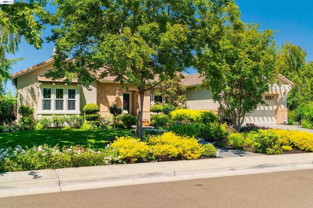 Image 6 of property listing at 2205 Cameron Cir, Pleasanton, CA 94588