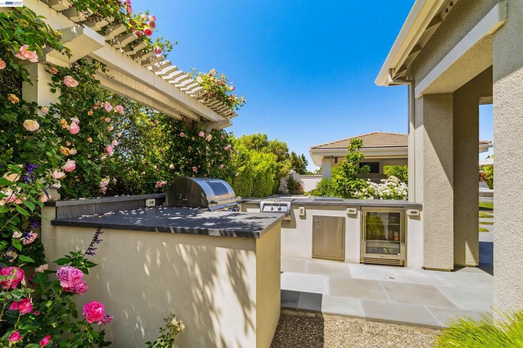 Image 60 of property listing at 2205 Cameron Cir, Pleasanton, CA 94588