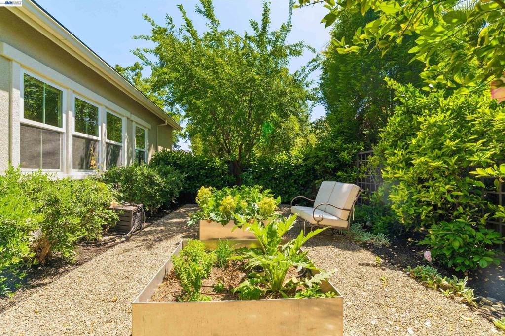 Image 62 of property listing at 2205 Cameron Cir, Pleasanton, CA 94588