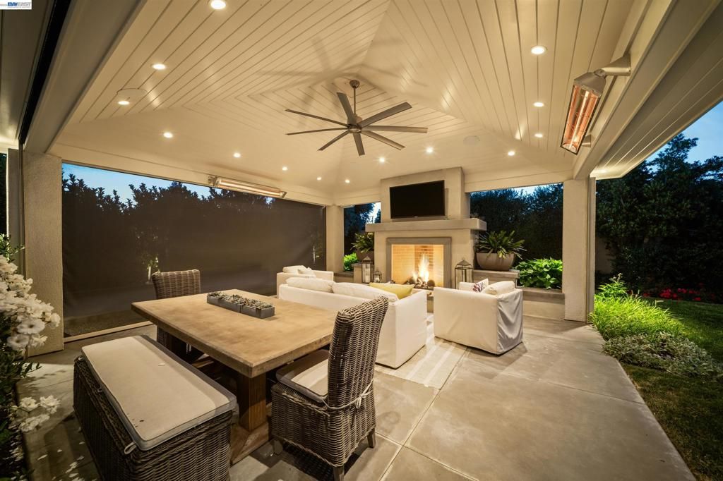 Image 65 of property listing at 2205 Cameron Cir, Pleasanton, CA 94588