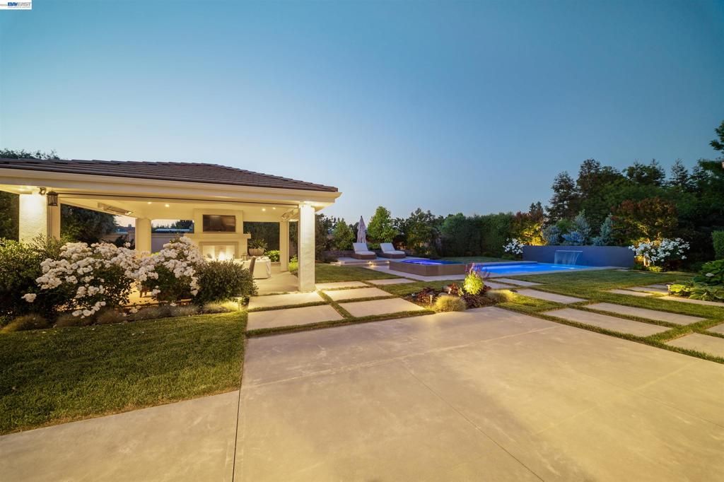 Image 66 of property listing at 2205 Cameron Cir, Pleasanton, CA 94588