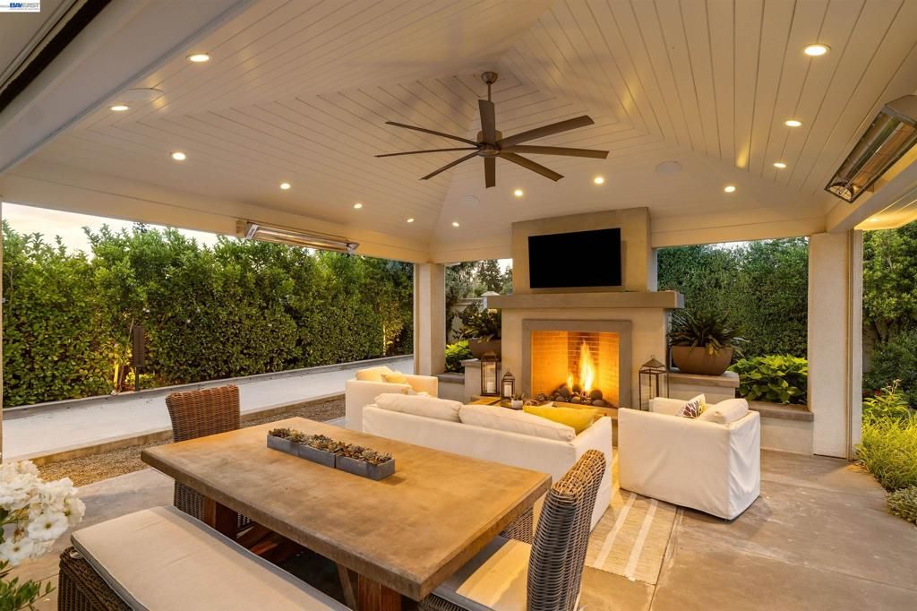 Image 69 of property listing at 2205 Cameron Cir, Pleasanton, CA 94588