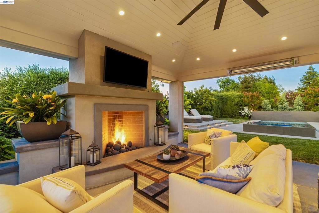 Image 70 of property listing at 2205 Cameron Cir, Pleasanton, CA 94588