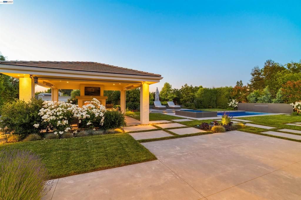 Image 78 of property listing at 2205 Cameron Cir, Pleasanton, CA 94588