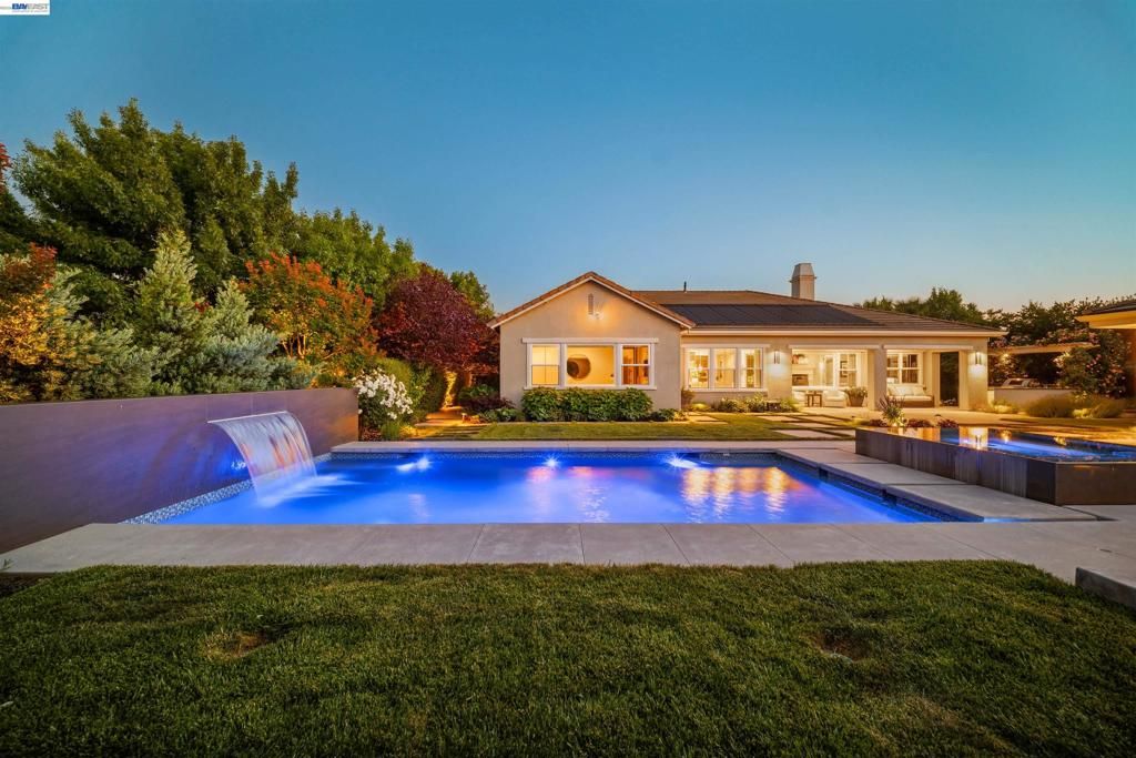 Image 80 of property listing at 2205 Cameron Cir, Pleasanton, CA 94588