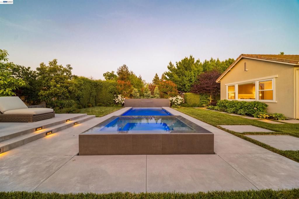 Image 87 of property listing at 2205 Cameron Cir, Pleasanton, CA 94588