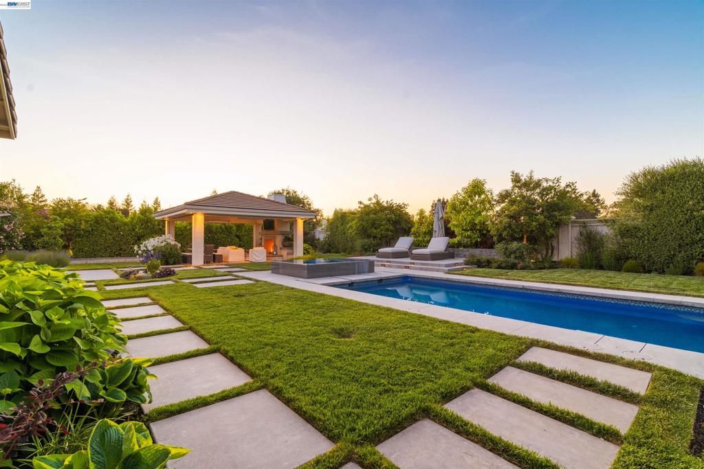 Image 89 of property listing at 2205 Cameron Cir, Pleasanton, CA 94588