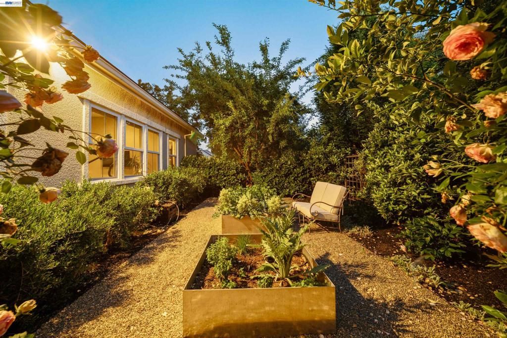 Image 98 of property listing at 2205 Cameron Cir, Pleasanton, CA 94588