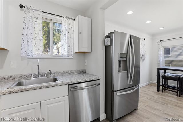 1284 Atkinson Avenue, Bloomfield Hills, MI 48302