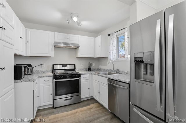 1284 Atkinson Avenue, Bloomfield Hills, MI 48302