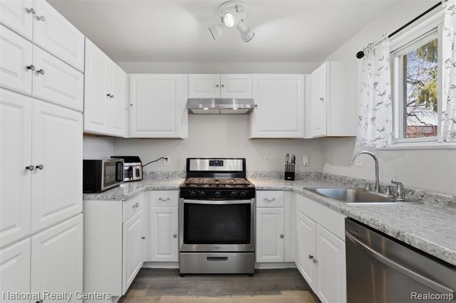 1284 Atkinson Avenue, Bloomfield Hills, MI 48302