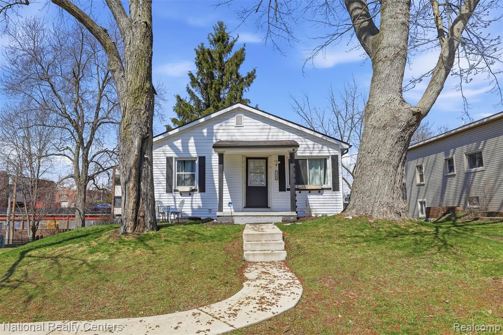 1284 Atkinson Avenue, Bloomfield Hills, MI 48302