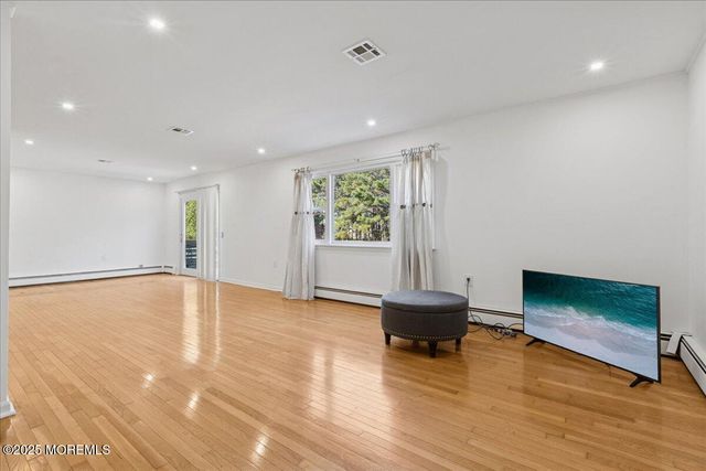 57 Selkirk Avenue, Toms River, NJ 08757