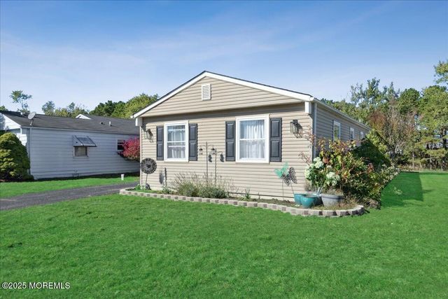 57 Selkirk Avenue, Toms River, NJ 08757