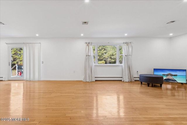 57 Selkirk Avenue, Toms River, NJ 08757